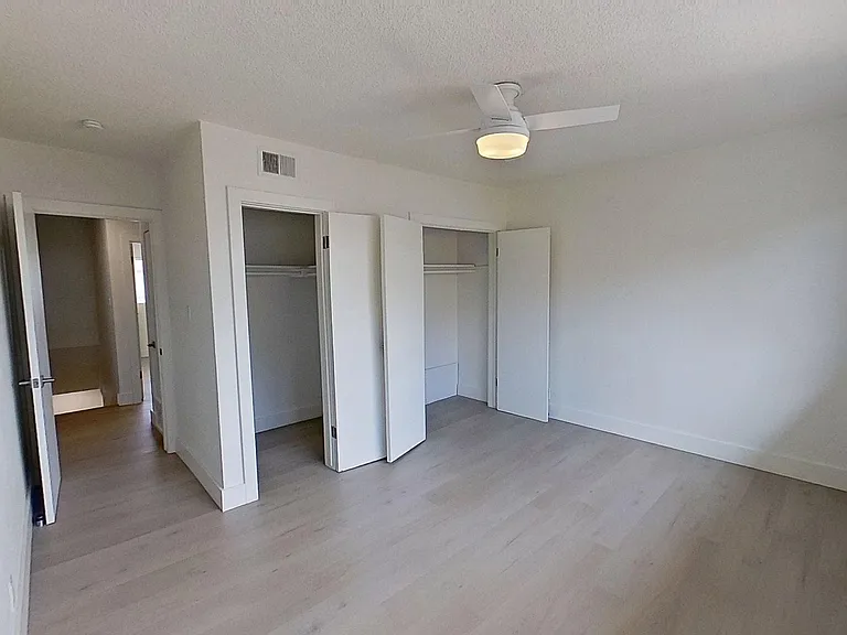 437-443 W Valencia Dr — Photo 19
