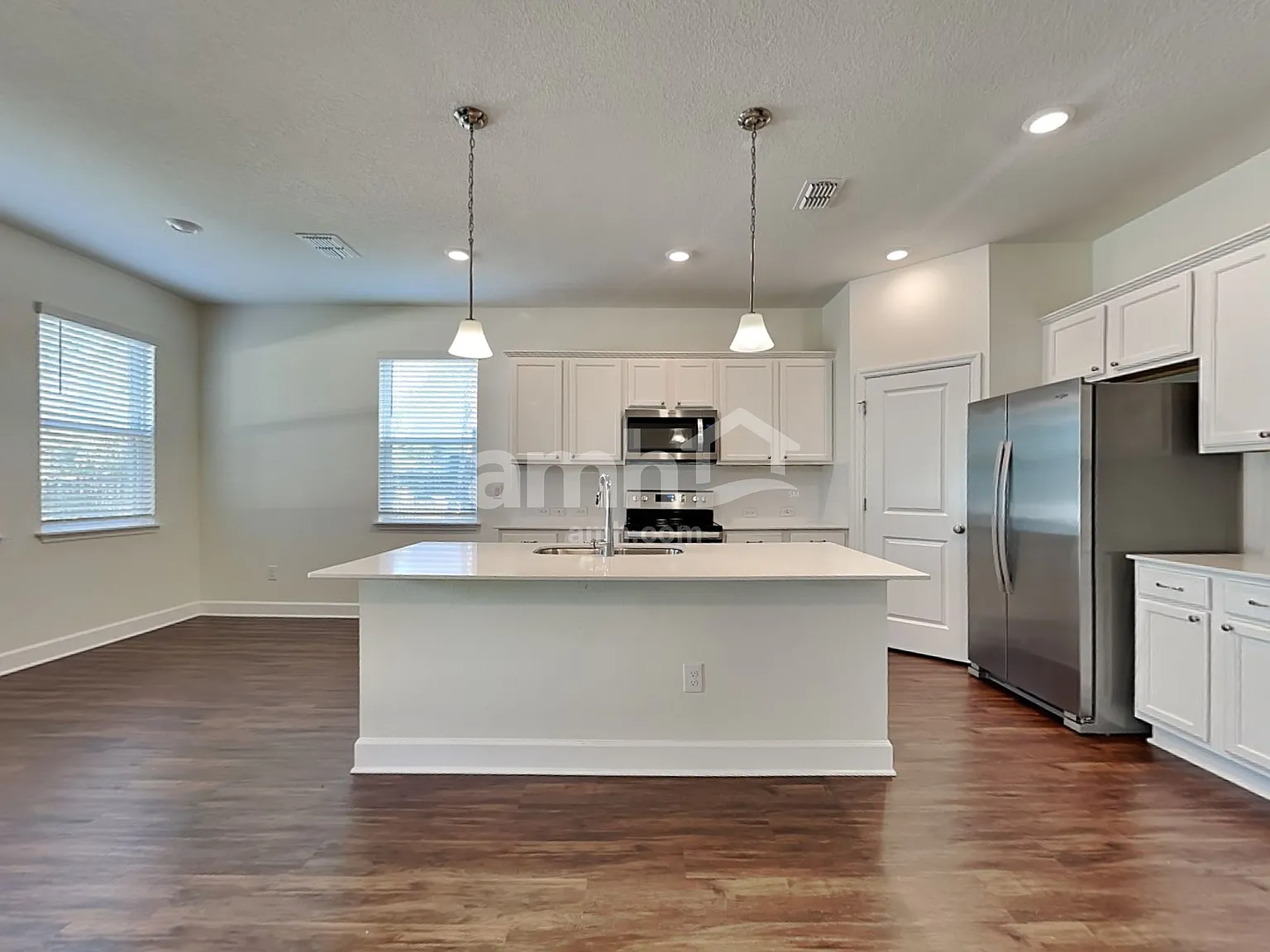 5 bed, 3.0 bath, 2525 sqft, $2,870 — Photo 4
