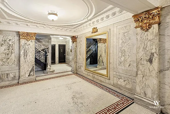 Sold by Warburg | media 14