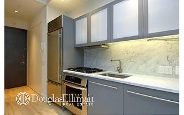 Rented by Douglas Elliman | media 19