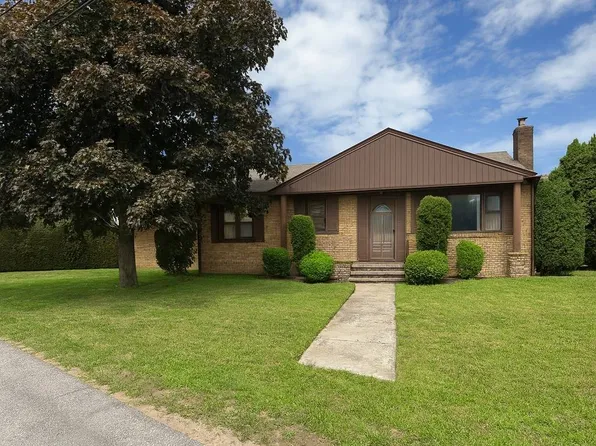 86 Glendale Dr, West Warwick, RI 02893