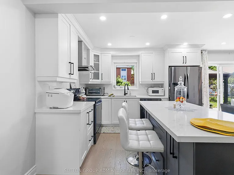 87 Marita Pl #MAIN UPPER FLR — Photo 12