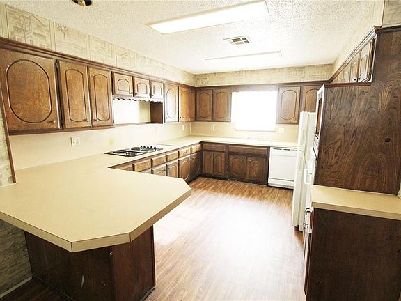 4th image of 3904 SE 24th St