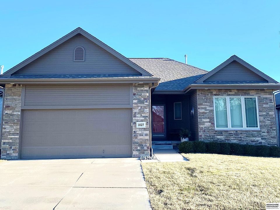 1st image of 1027 N 183rd Cir