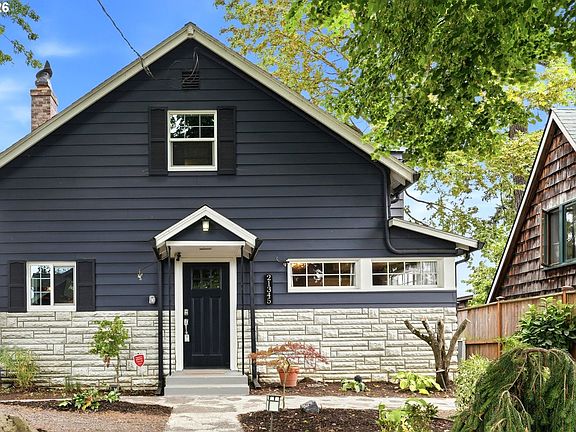 5th image of 21345 NE Interlachen Ln