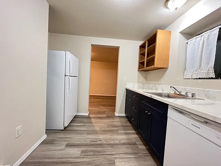 601 S Hatch St #B — Photo 3