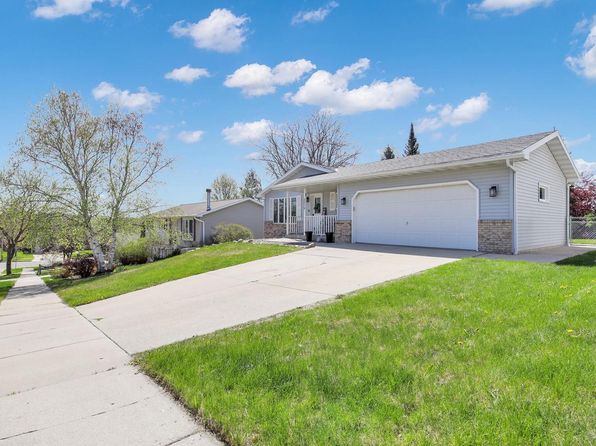 3219 Windsor PLACE, West Bend, WI 53090
