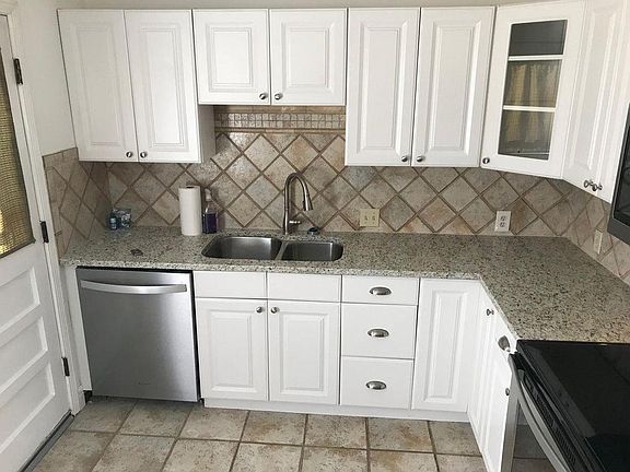 3rd image of 7909 W 86th St