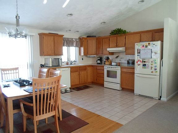 2nd image of 118 Dutchess Ave