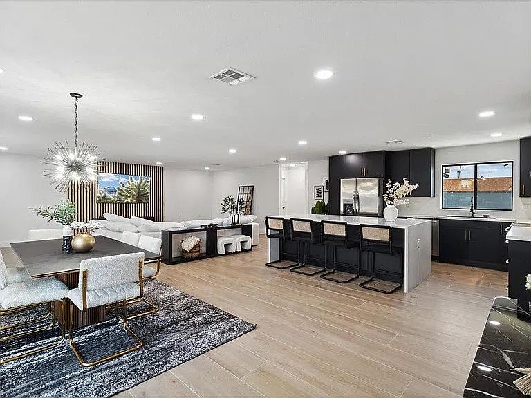 1st image of 3319 E Campo Bello Dr