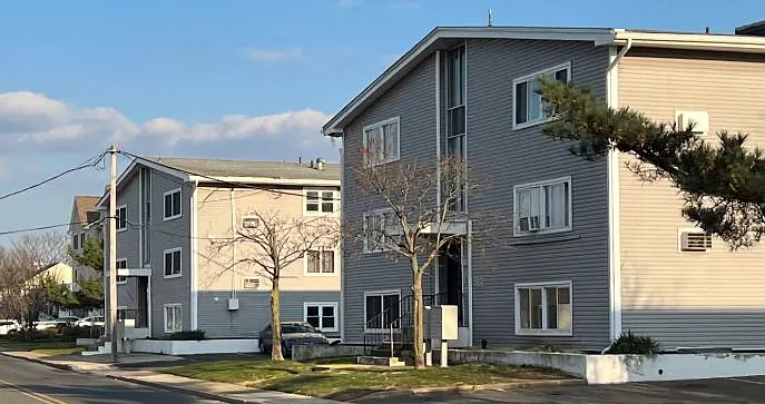 544-560 Beachway #5B — Photo 6