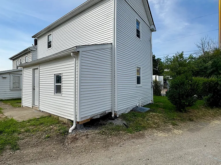 140 Grove Ave — Photo 29