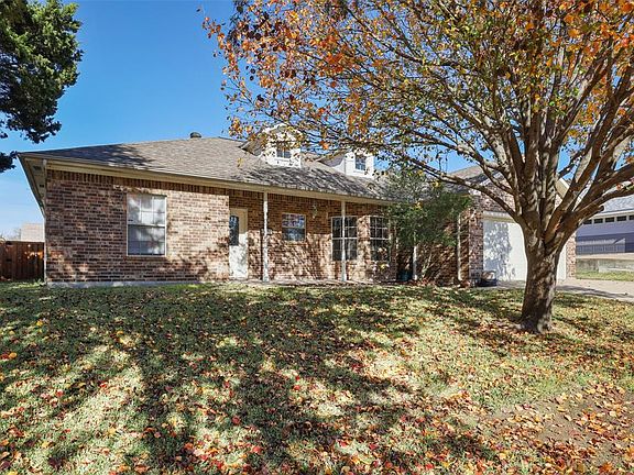 3rd image of 1722 Oxford Dr