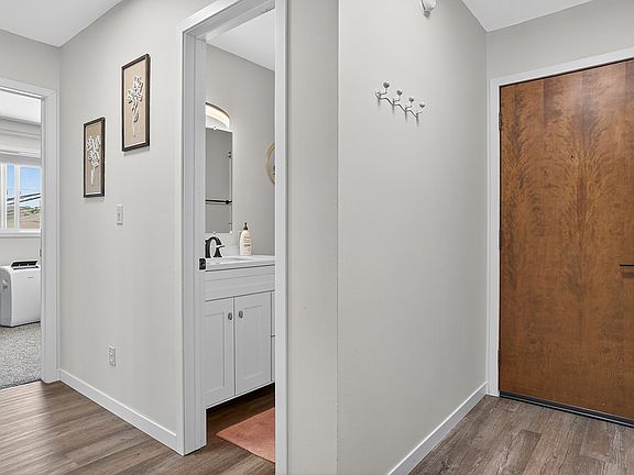 4th image of 307 Saint Anne St #1