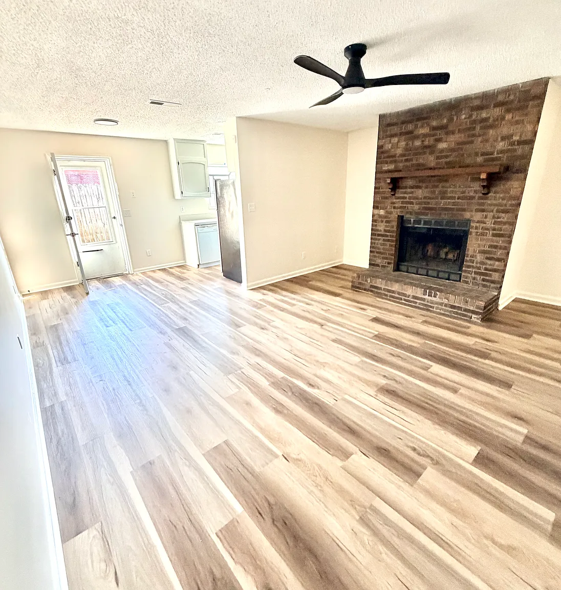 2 bed, 2.5 bath, 1306 sqft, $1,415 — Photo 1