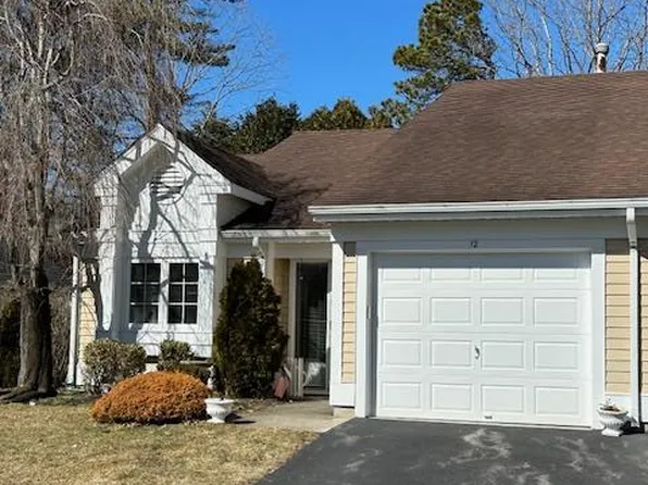 12 Sayville Court, Ridge, NY 11961