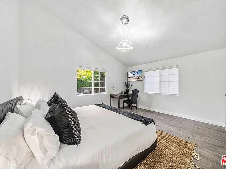 5010 Fulton Ave — Photo 48