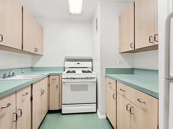 3rd image of 80 Gold St #24B