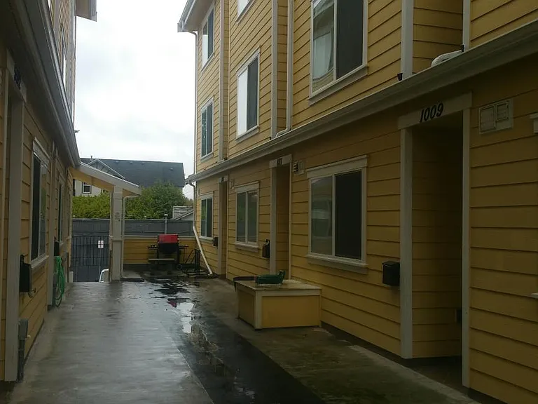 1005 NE 56th St — Photo 11