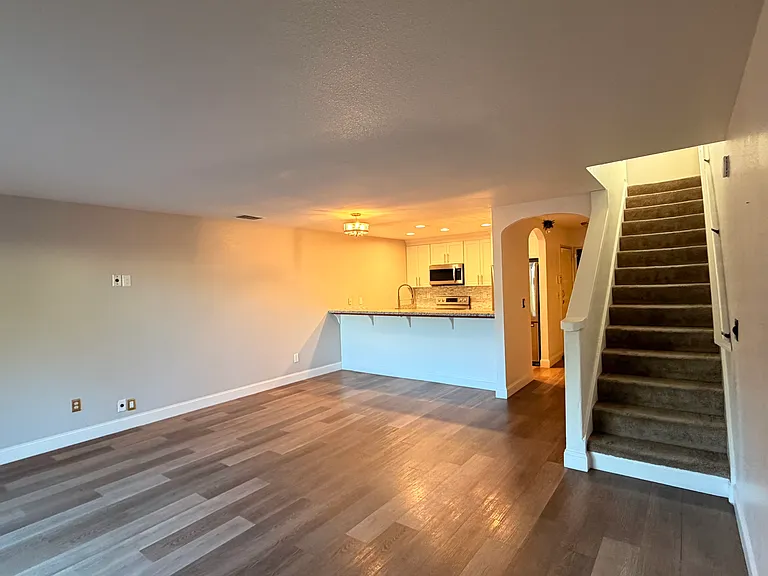 Peppermill Cir — Photo 15