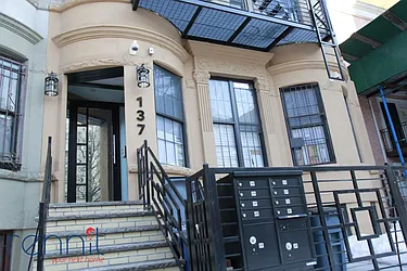 Rented by Rennit Inc.