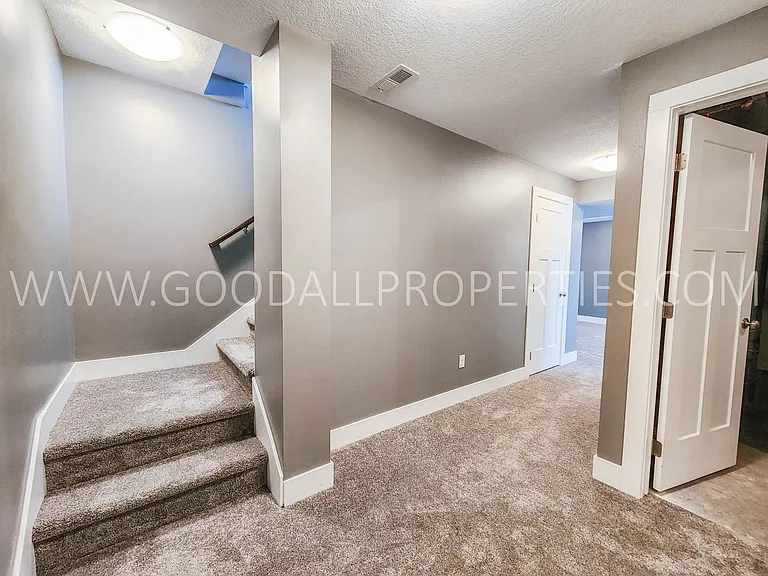 1306 Green Hills Dr — Photo 13