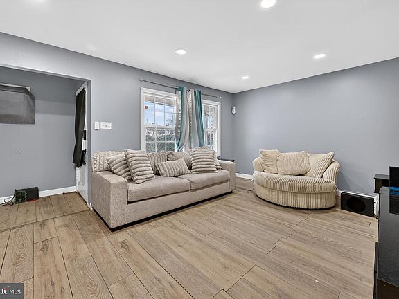 3rd image of 12 Ridgewood Pl