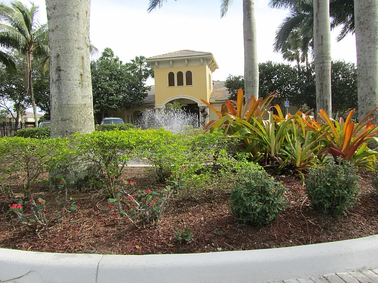 700 Crestwood Ct S #704 — Photo 38