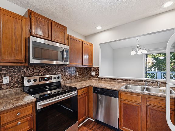 2nd image of 2846 Iron Gate Ln