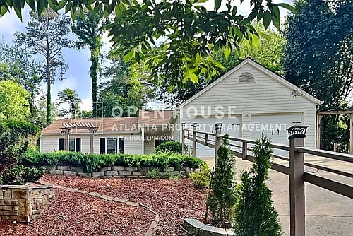 815 Riverstone Ln Photo 1