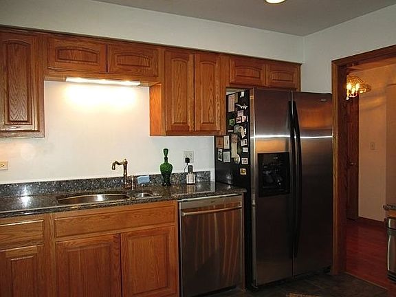4th image of 4930 N Natoma Ave #H