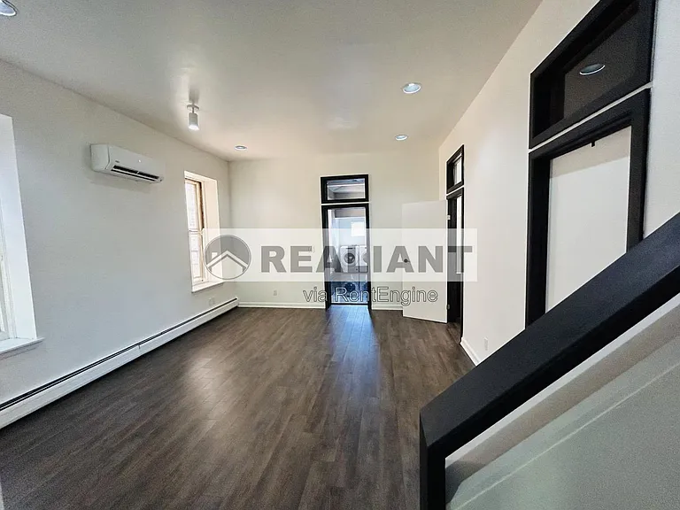 243 W 8th St #2 — Photo 16