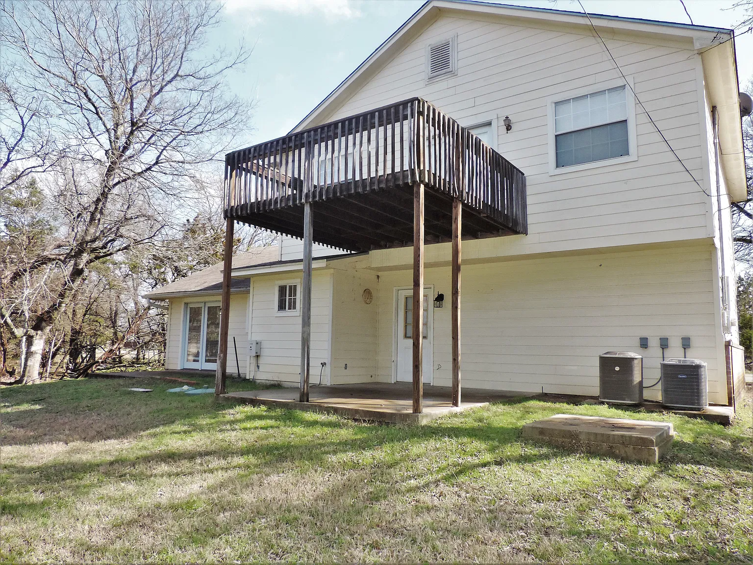 3 bed, 2.5 bath, 1300 sqft, $1,400 — Photo 2