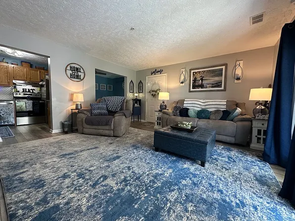 105 Hailey Ln APT D-3, Strasburg, VA 22657