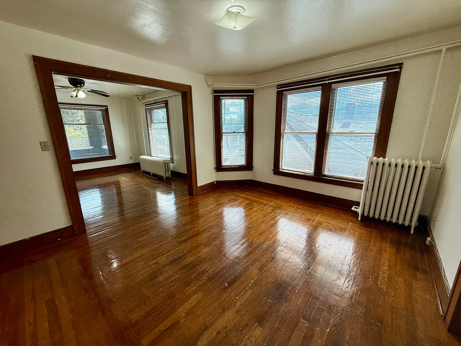 208 N Roosevelt Ave — Photo 2