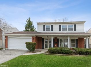 9041 Chestnut Dr, Hickory Hills, IL