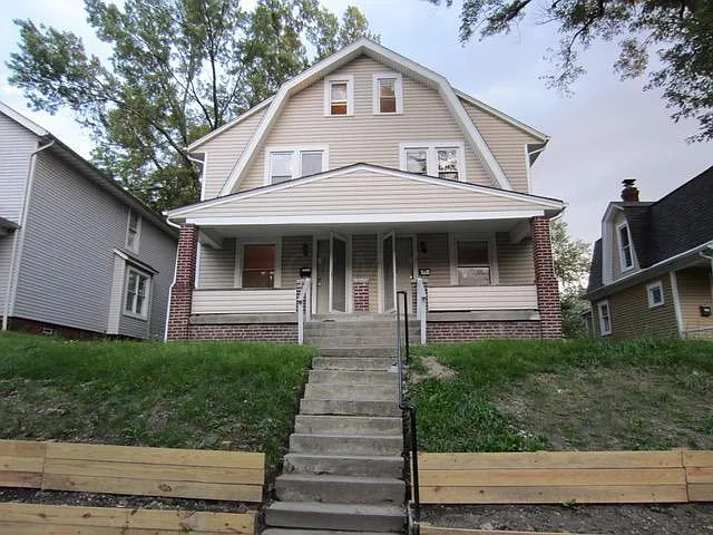 225 E Blake Ave