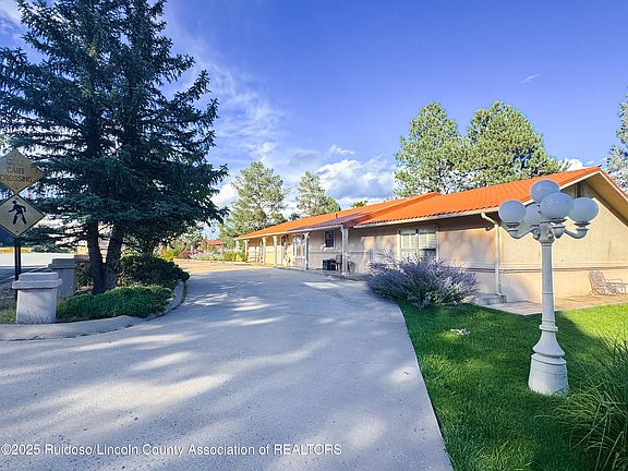 4th image of 102 & 100 N Eagle Dr