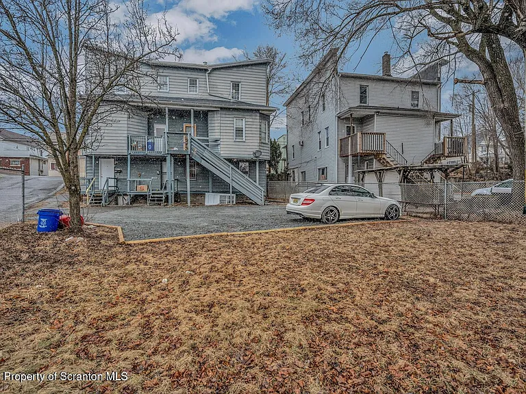 1200 Main St — Photo 4