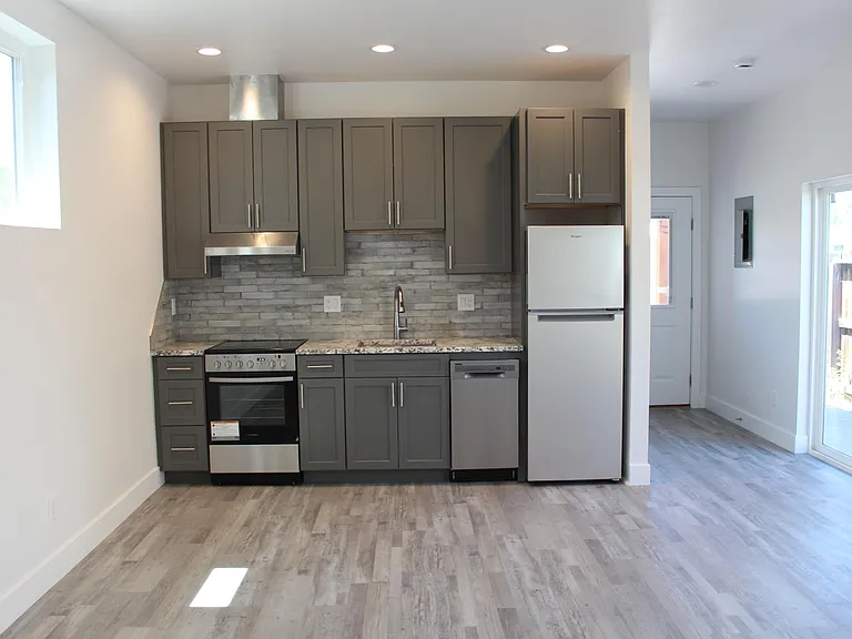 348 1/2 N F St — Photo 8