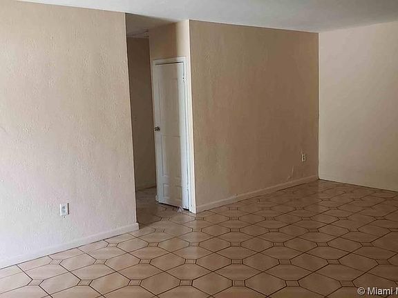 3rd image of 590 NW 191st St #590