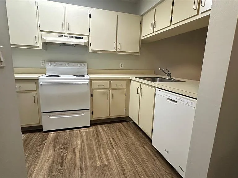 6126 Curry Ford Rd #248 — Photo 4