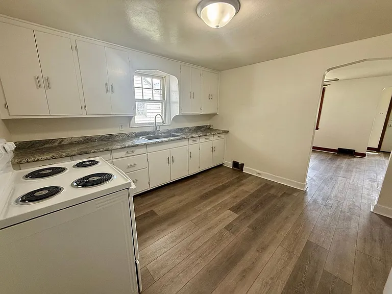 1314 W Thomas St — Photo 2