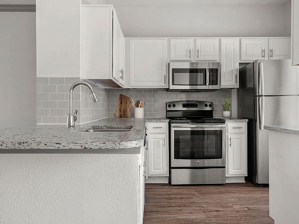 C242510_AstonCincoRanch_1B1BPartialROI_Kitchen_01