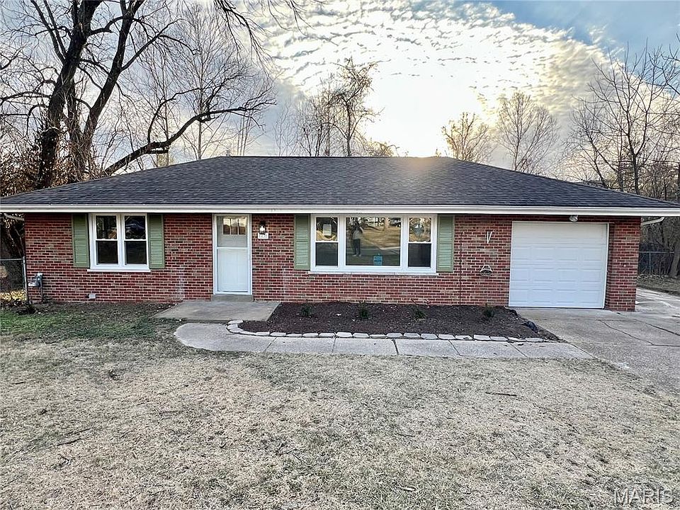 1st image of 83 Grand Circle Dr