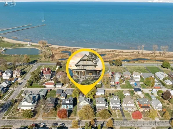 521 E 2nd St, Pt Clinton, OH 43452