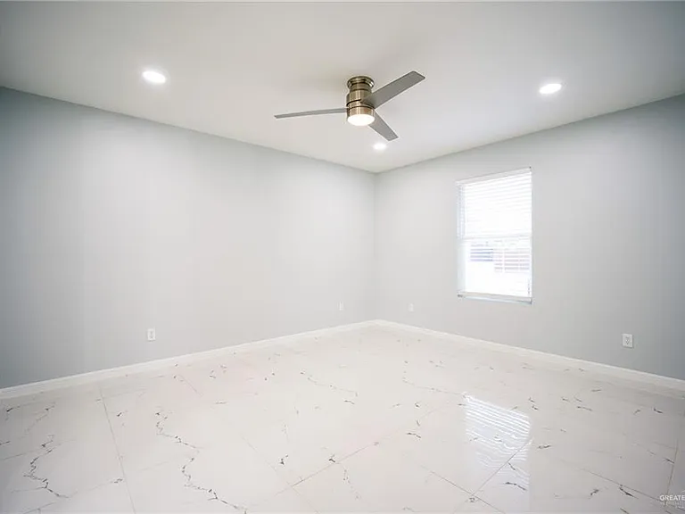 504 San Antonio Cir — Photo 5