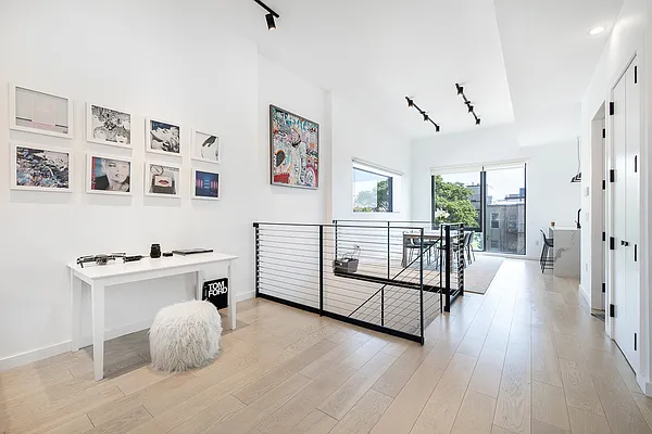 Sold by Brick&Mortar | media 2