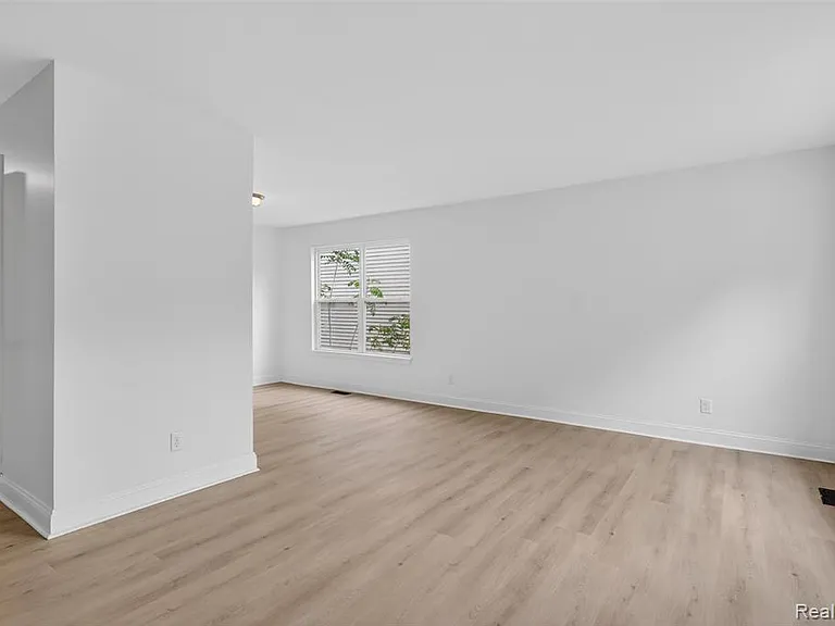 3457 Ashburnam Rd — Photo 8