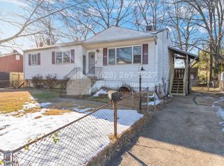 9116 Kinzer St, Lanham, MD 20706